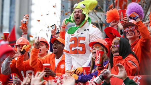 Police looking for man accused of targeting Clemson fans in ticket scam