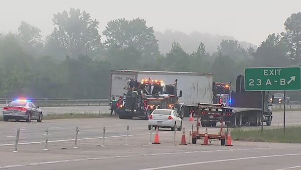 Crash on I-485 in north Charlotte closes multiple lanes