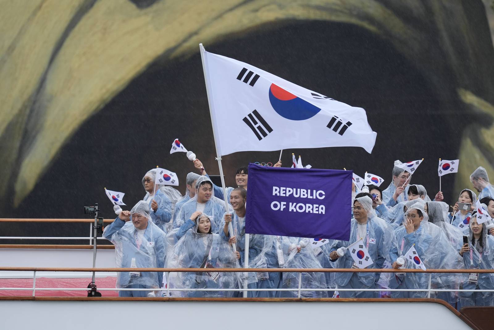 Olympic organizers apologize for introducing South Korean athletes as