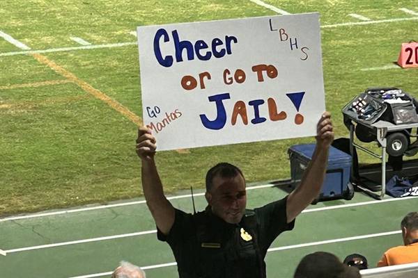‘Cheer or go to jail’: Deputy gets into homecoming spirit