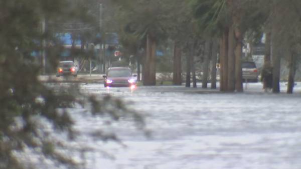‘I thought I could die’: Floridians awaken to power outages, flooding left in Ian’s wake