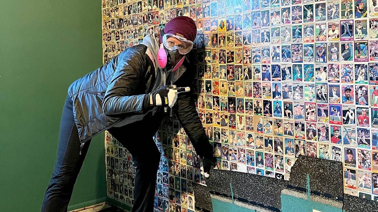 Boise family find hidden wall of baseball cards in their new home