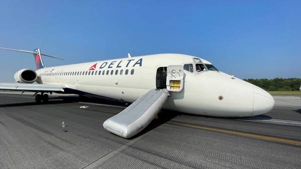 NTSB: Broken mechanism forced emergency nose landing at Charlotte Douglas airport