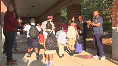 Nonprofit helps welcome students back with greetings of encouragement