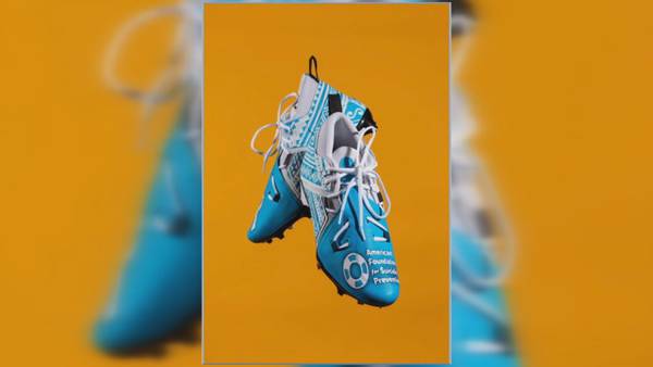Panthers’ Frankie Luvu wears special cleats to honor late brother 