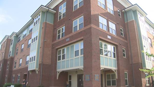 People frustrated after days with no A/C at west Charlotte apartment complex amid heat wave
