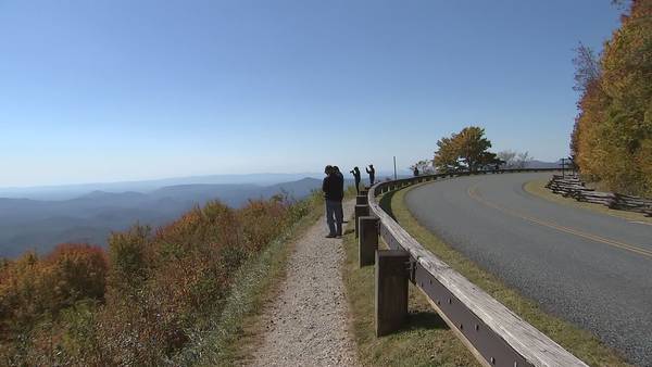 Fall colors increase tourism in North Carolina mountains