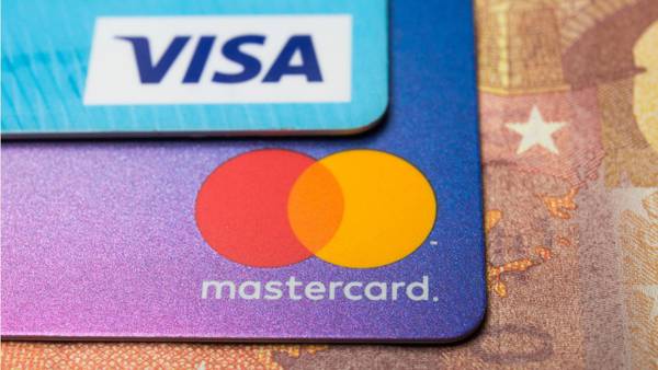 Merchants agree to lower credit card swipe fees