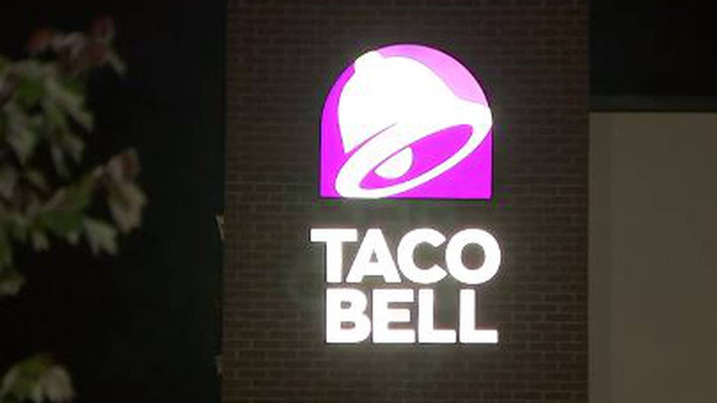 Yetkililer, Taco Bell çalışanının müşteri tarafından birden çok kez vurulduğunu söylüyor – WSOC-TV