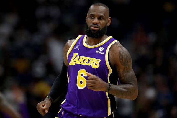Lakers’ LeBron James surprises students in Ohio on their last day of school