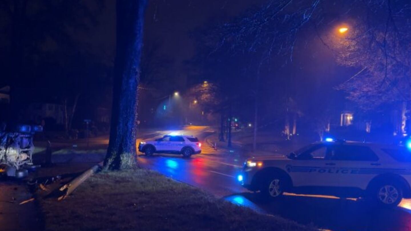 South Charlotte crash flips car, sends 1 to hospital – WSOC Charlotte