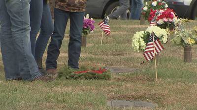 Veterans memorialized with wreaths at west Charlotte cemetery