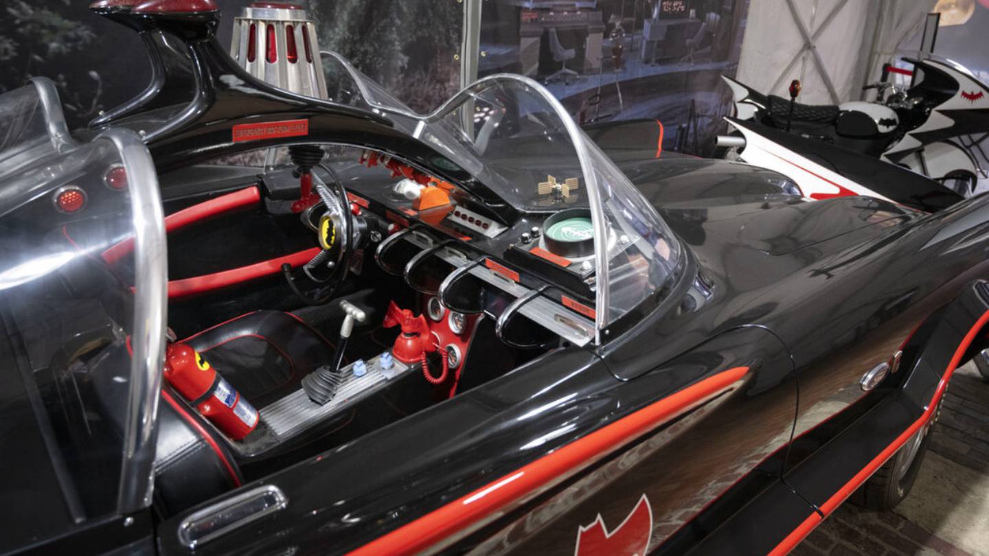 Lawrence mechanic custom-makes Batmobile