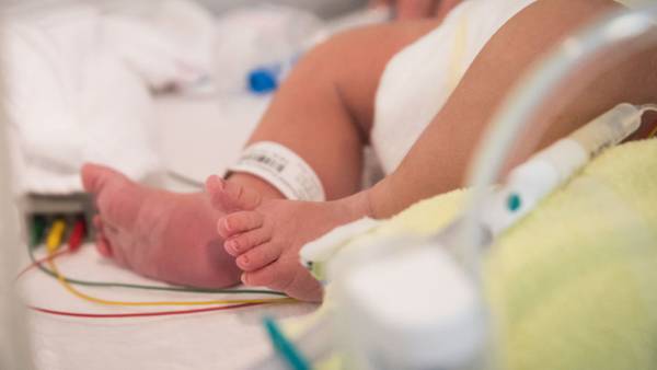 Man sneaks into Iowa hospital, bottle feeds baby in NICU