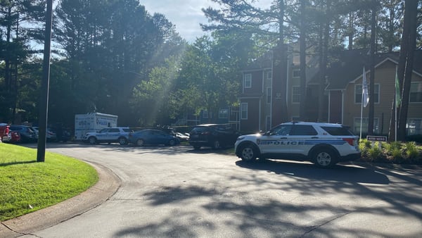1 shot, killed at east Charlotte apartment complex, police say