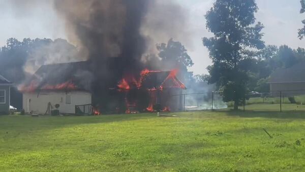 House catches fire in neighborhood south of Hickory