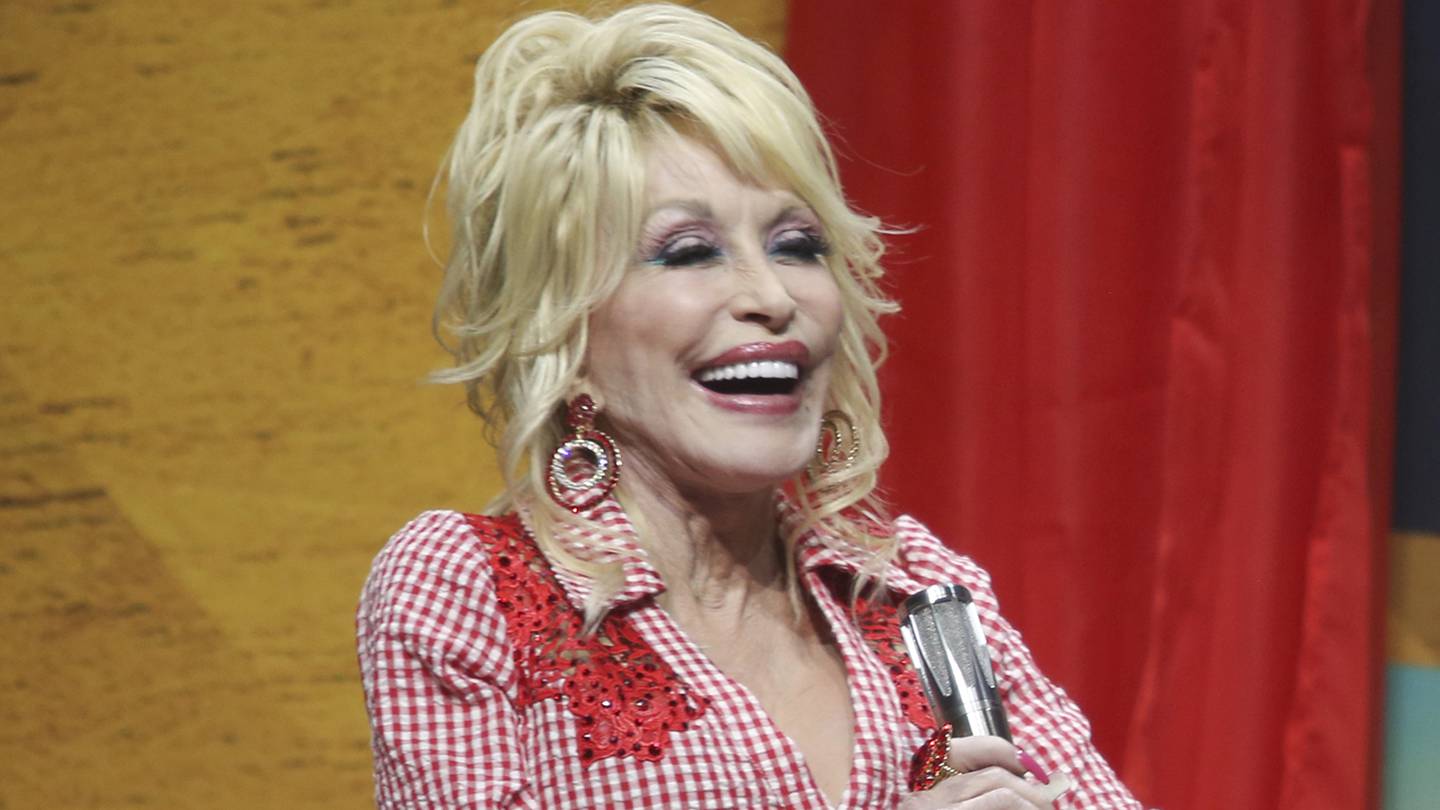 Dolly Parton, Doja Cat rendirán homenaje a Taco Bell Mexican Pizza en Tik Tok Musical – WSOC TV