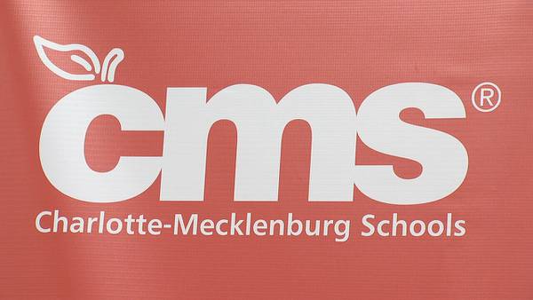 Reunión comunitaria para nombrar nueva escuela de CMS