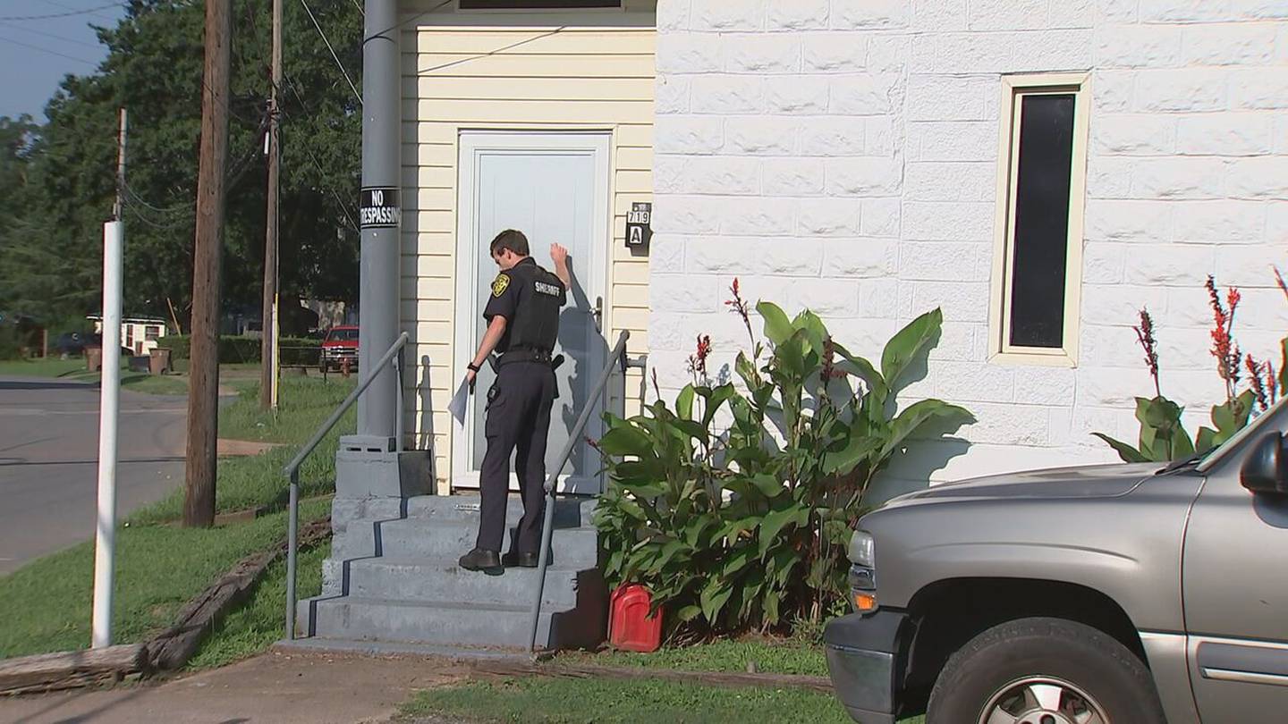 U S Marshals Go Door To Door To Check Where Sex Offenders Are Living