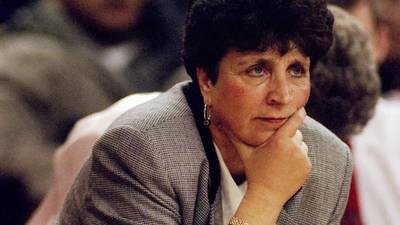 Former teammates honor Hall of Fame NC State coach Kay Yow