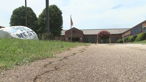 Mother says daughter’s asthma worsened after mold discovered in school