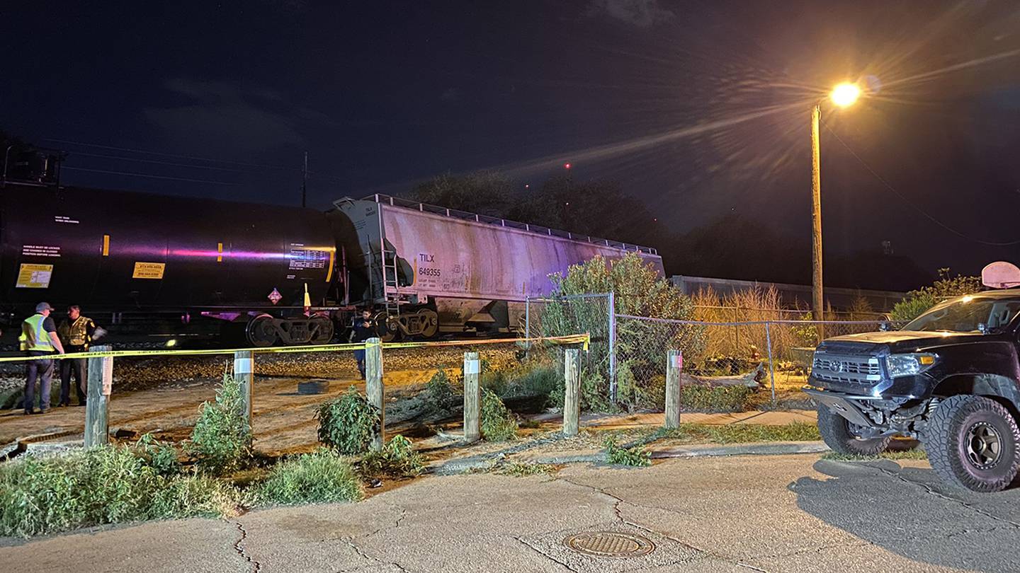 Texas train derailment leaves 1 dead in El Paso; dozens evacuated WSOC TV