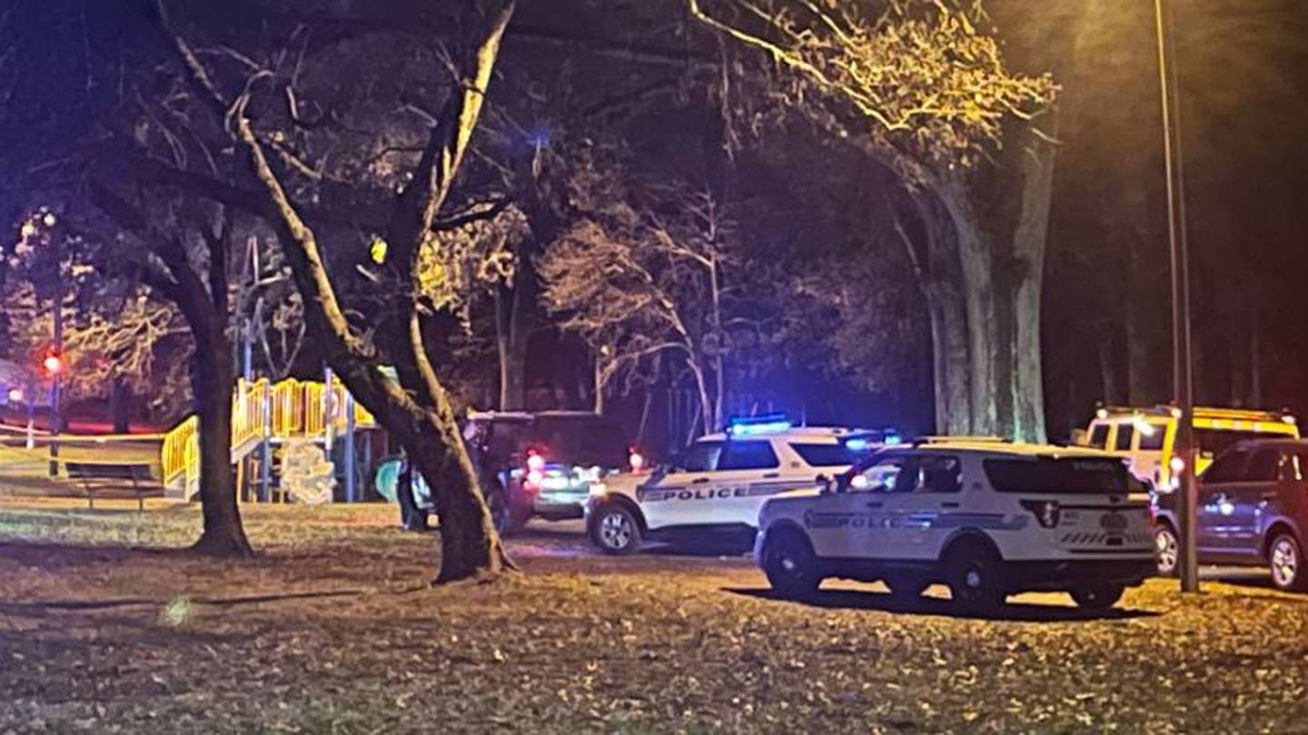 Shooting in northwest Charlotte park kills juvenile, injures adult, CMPD says – WSOC TV

 | Media Pyro