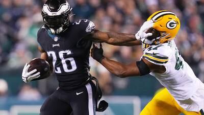 Eagles pour it on, improve to 10-1 against reeling Packers team that lost Aaron Rodgers