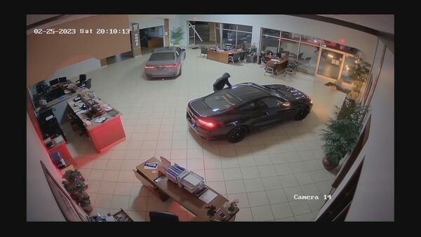 VIDEO: Thieves quickly steal BMWs, Maserati from east Charlotte dealership