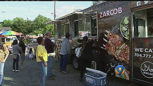 Epicures enjoy music, nice weather at Food Truck Friday