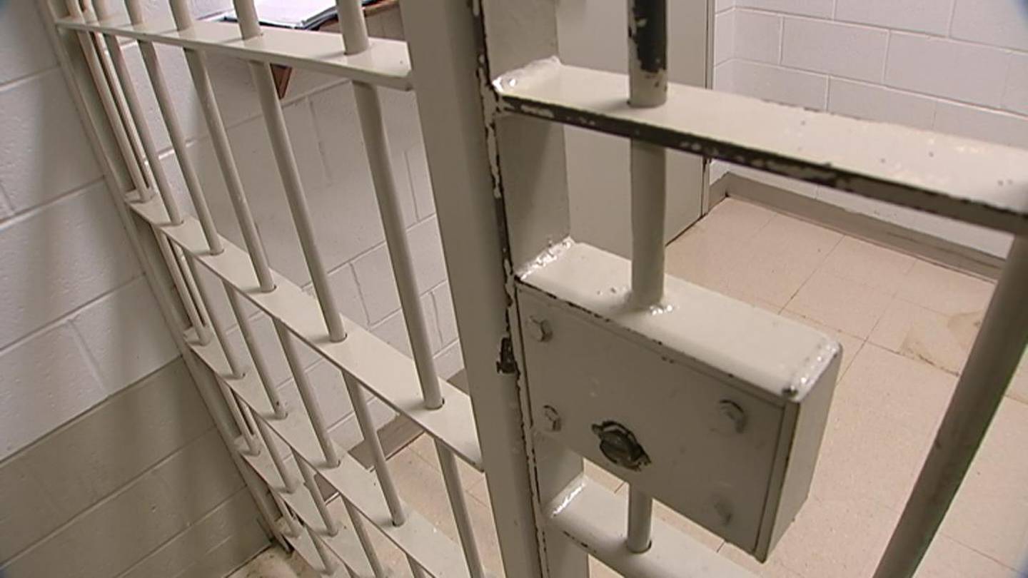 Iredell County inmate charged with assaulting two detention officers