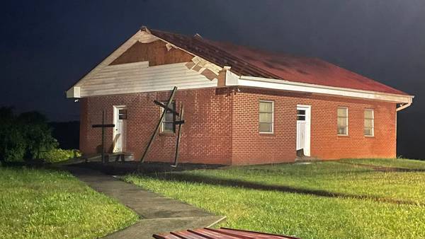 Storm damage reported in Iredell County; school district on 1-hour delay