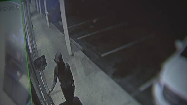 Armed robber holds up Mexican restaurant in southeast Charlotte
