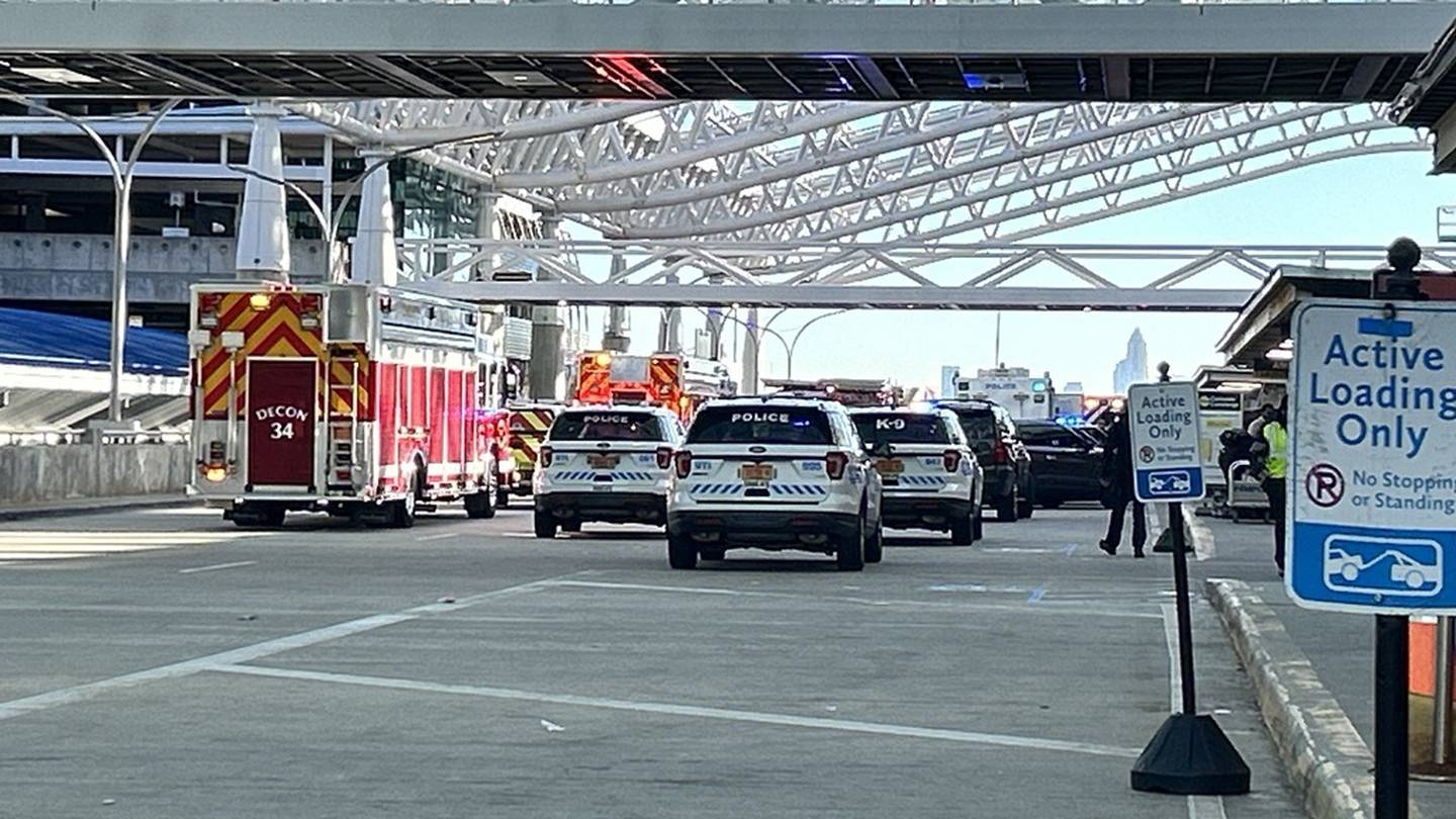 Photo of Unbeaufsichtigtes Gepäck führt zu Verspätungen am Flughafen Charlotte – WSOC-TV