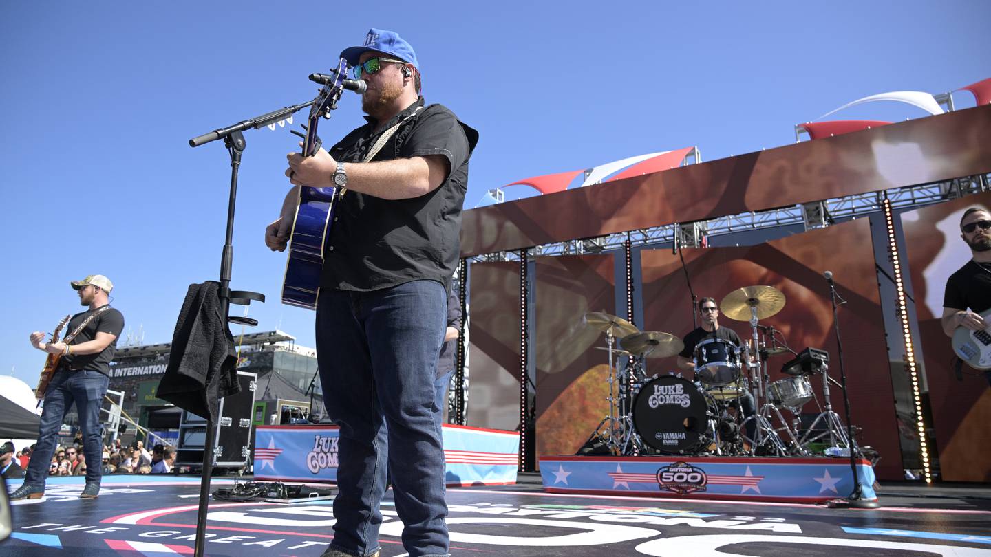 Country music star Luke Combs to perform at BoA Stadium next summer – WSOC  TV