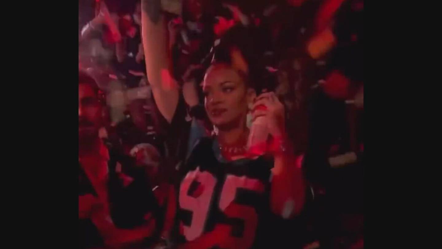 Rihanna seen wearing Carolina Panthers jersey – WSOC TV