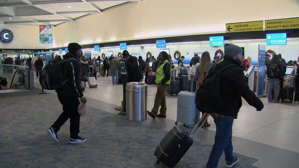 Despite delays and cancellations, Charlotte airport passengers make their way home