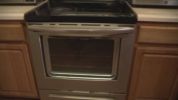 More than 30 people tell Action 9 Frigidaire oven glass shattered