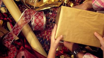 Gift wrapping hack goes viral on Twitter 