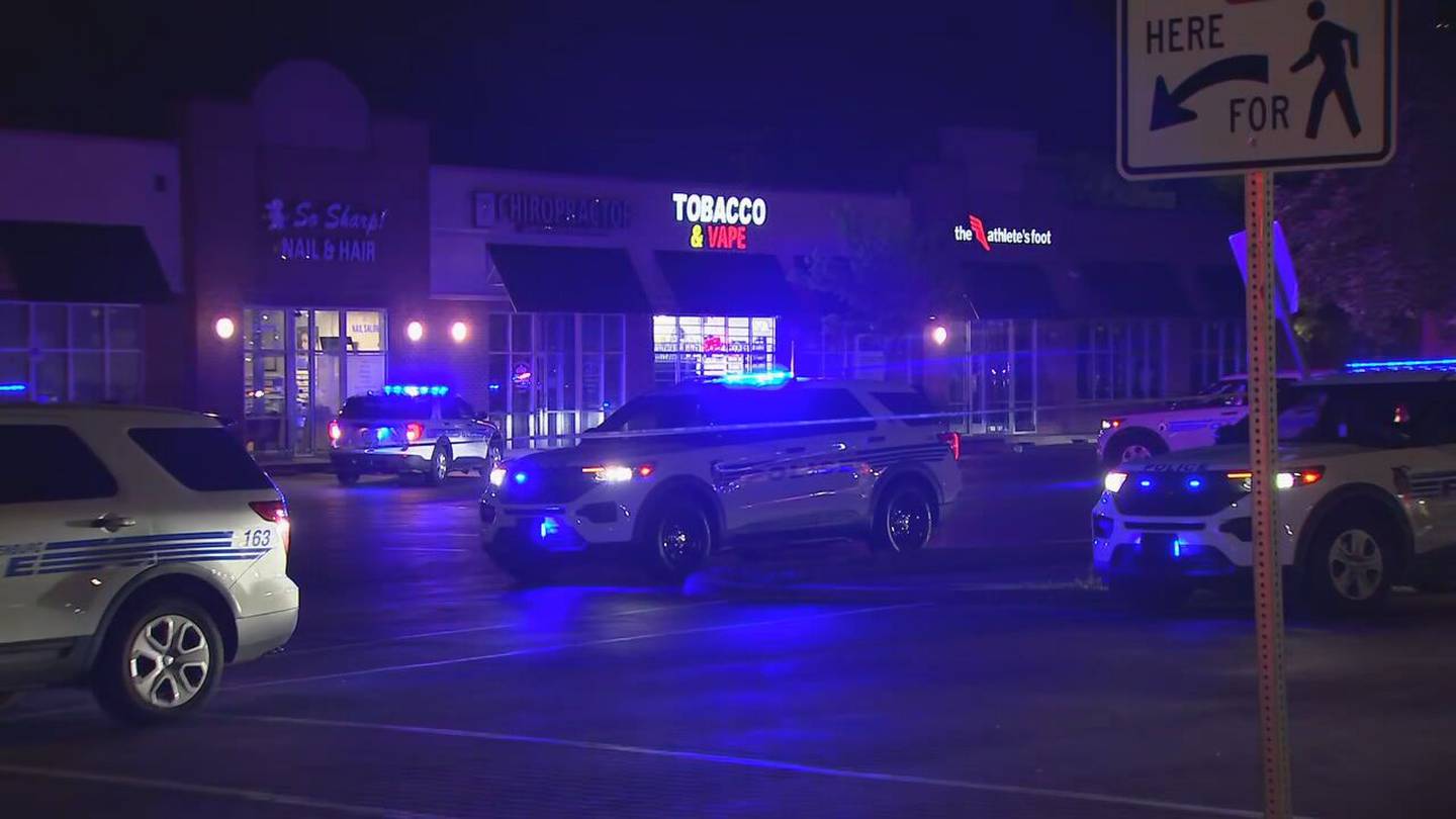 1 hurt in shooting at west Charlotte shopping center