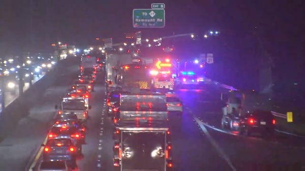 Multi-vehicle crash blocks several lanes of I-77 northbound in south Charlotte