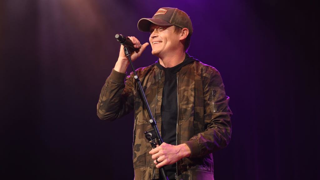 Brad Arnold on stage