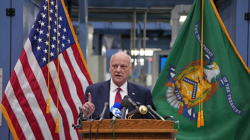 New coins will commemorate 250th anniversary of American independence. Here's how they'll look