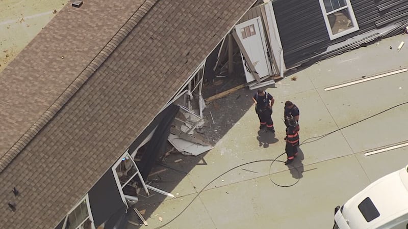 A tractor-trailer carrying a mobile home crashed, closing the inner loop of I-485.