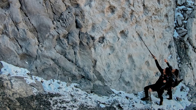 A photographer finds thousands of dinosaur footprints near Italian Winter Olympic venue
