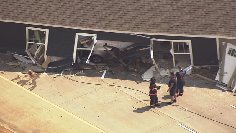 A tractor-trailer carrying a mobile home crashed, closing the inner loop of I-485.