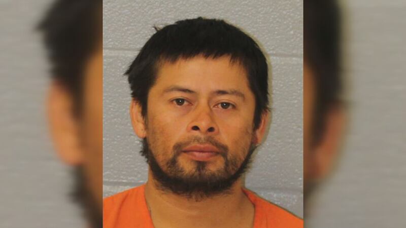 Hombre acusado de exponerse frente a menores y mujeres