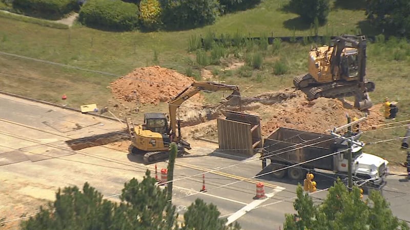 Gas leak closes intersection at McKee Road in Matthews