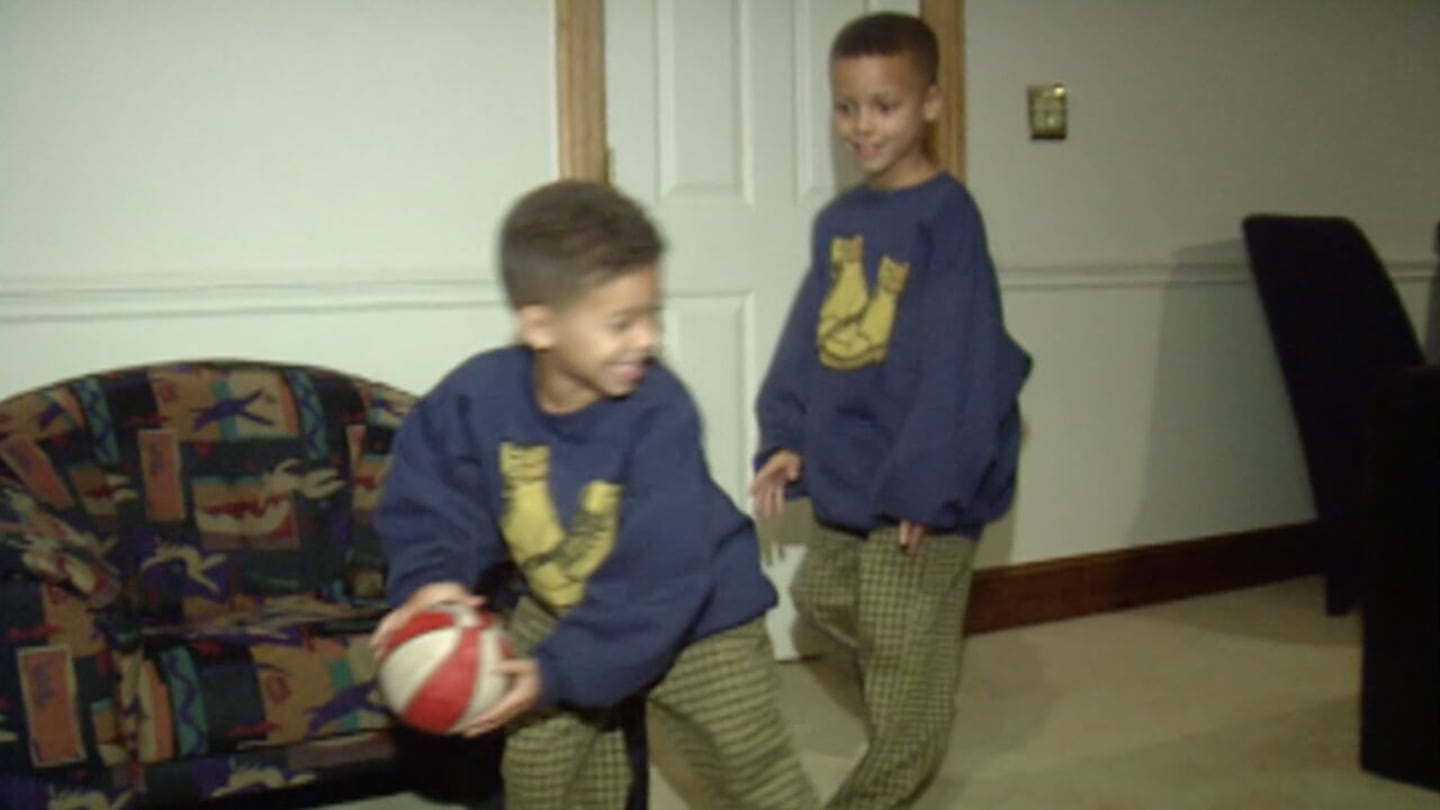 Steph and Seth Curry as kids