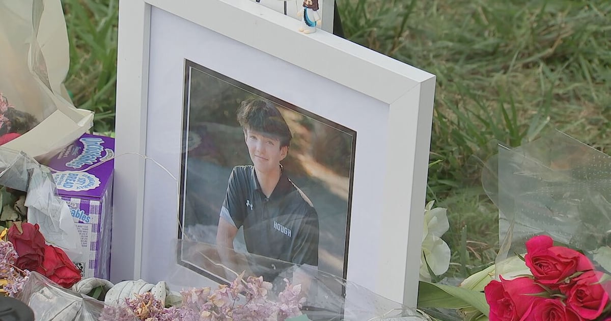 Community mourns loss of 16-year-old after crash in Davidson